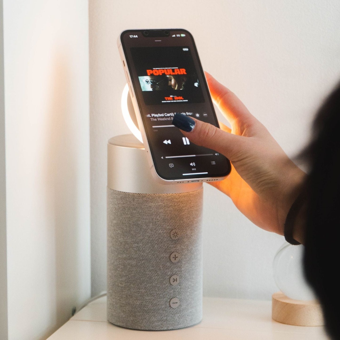 2 in 1 Magnetic Charger & Speaker - MoodPeach
