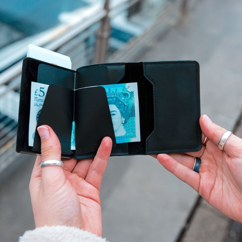 EVOLVED® AirTag Slide Wallet - MoodPeach