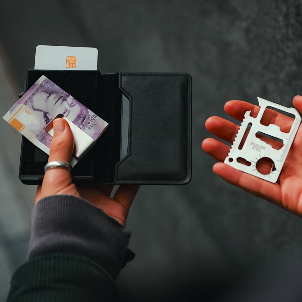 EVOLVED® AirTag Slide Wallet - MoodPeach
