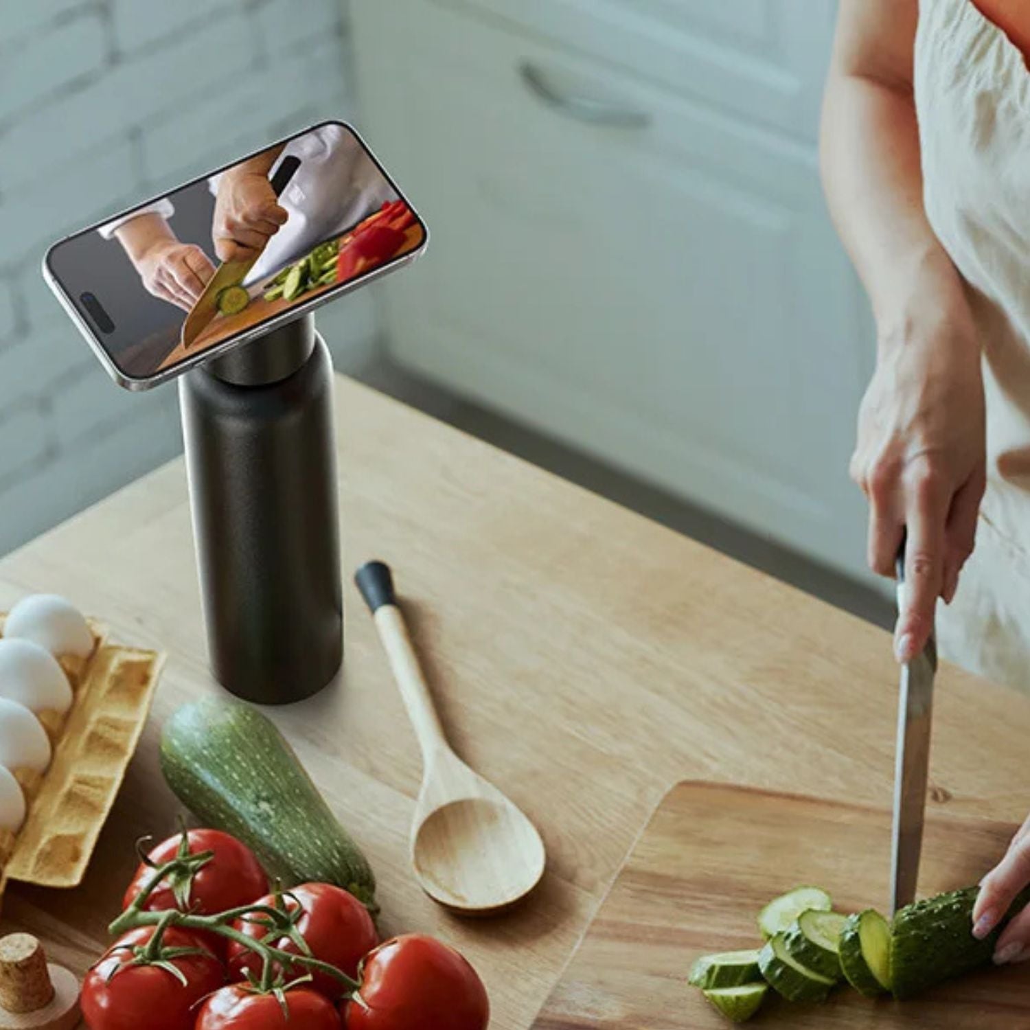 Magnetic Water Bottle & Phone Holder - MoodPeach